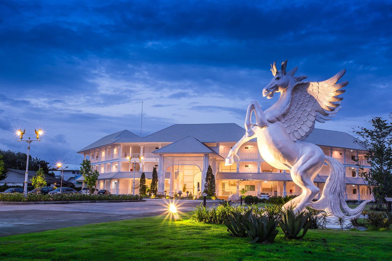 White House Hotel Tak Exterior photo