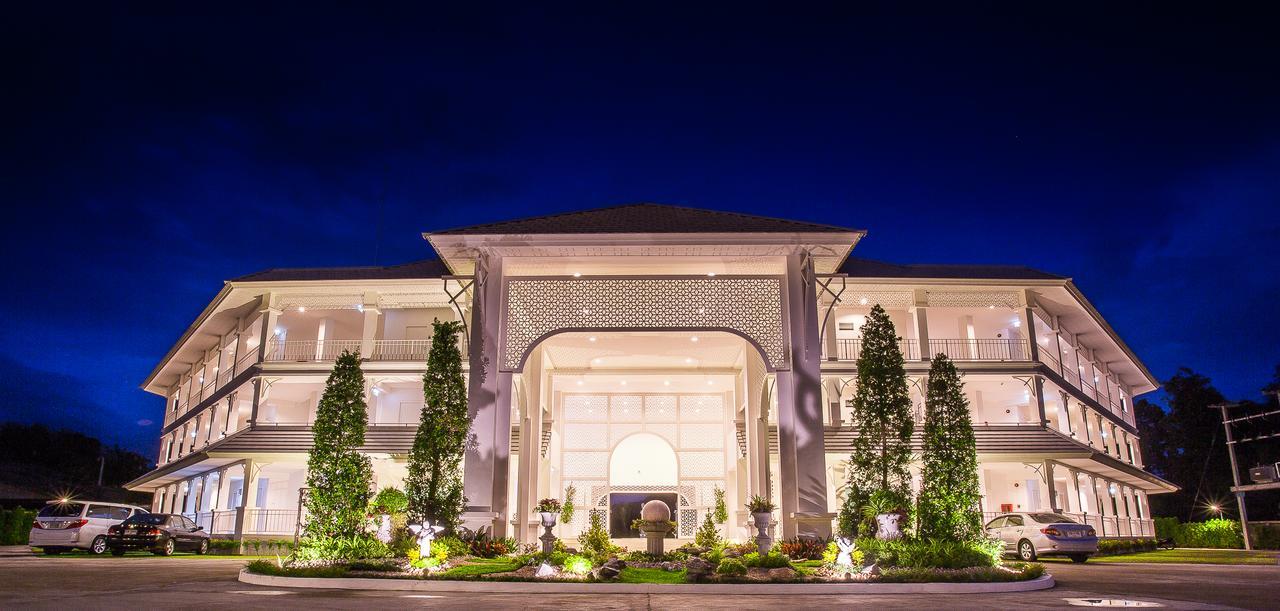 White House Hotel Tak Exterior photo